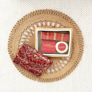 Elizabeth Arden Red Ceramic Plumberry Spice NOS Trinket Box Soaps Beads Set
